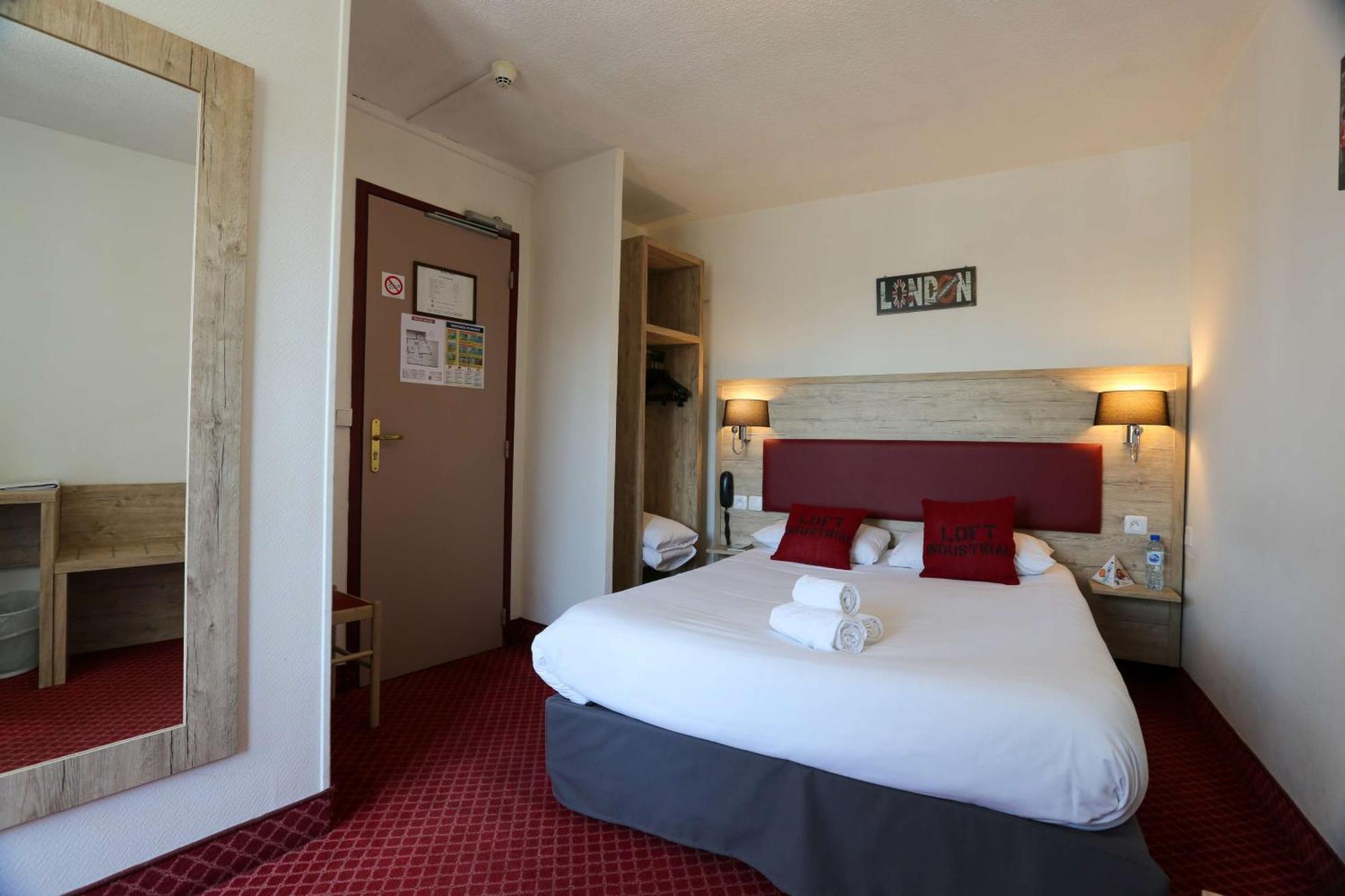 Brit Hotel Bleu Nuit Сент Экстерьер фото