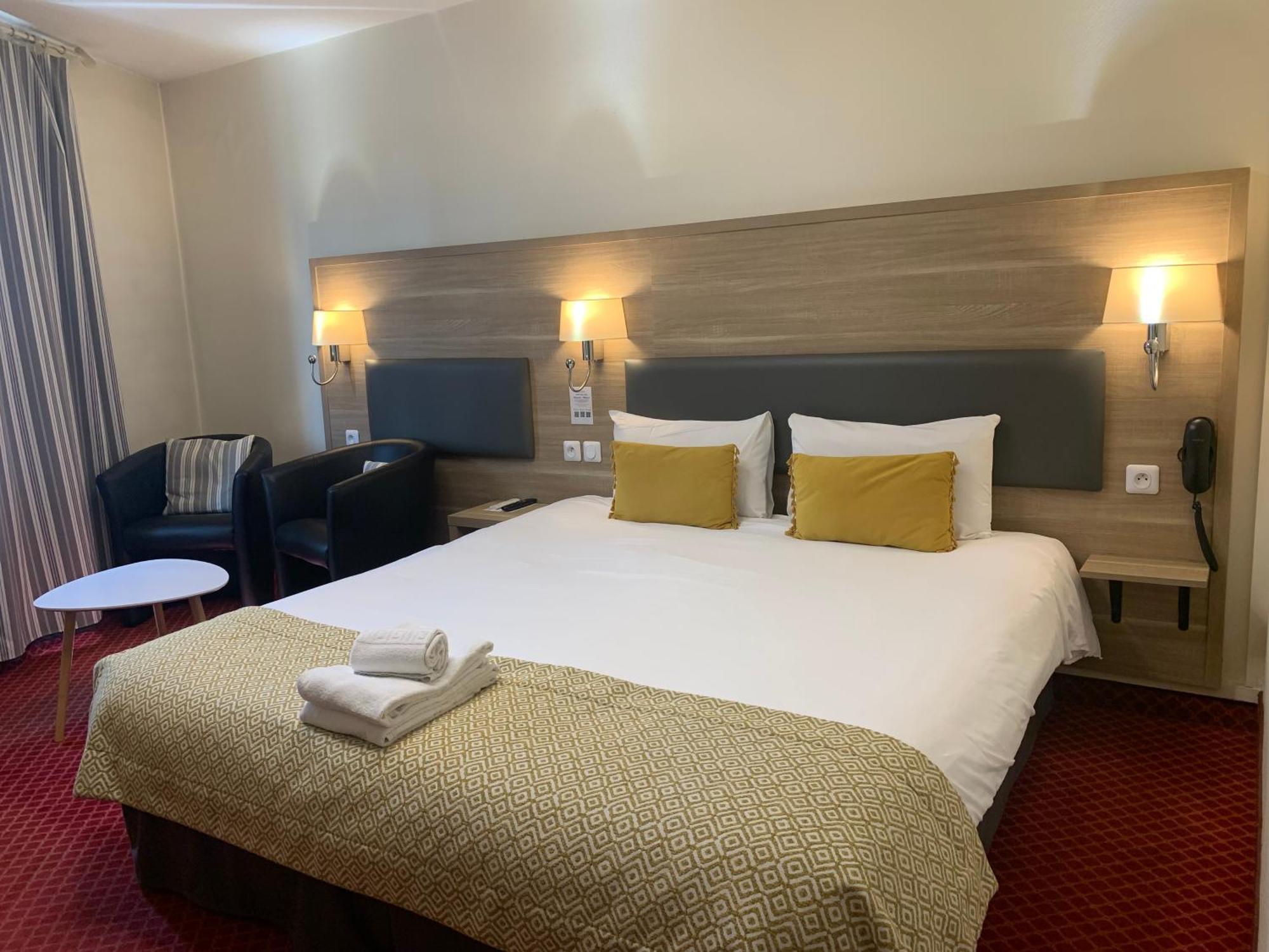 Brit Hotel Bleu Nuit Сент Экстерьер фото