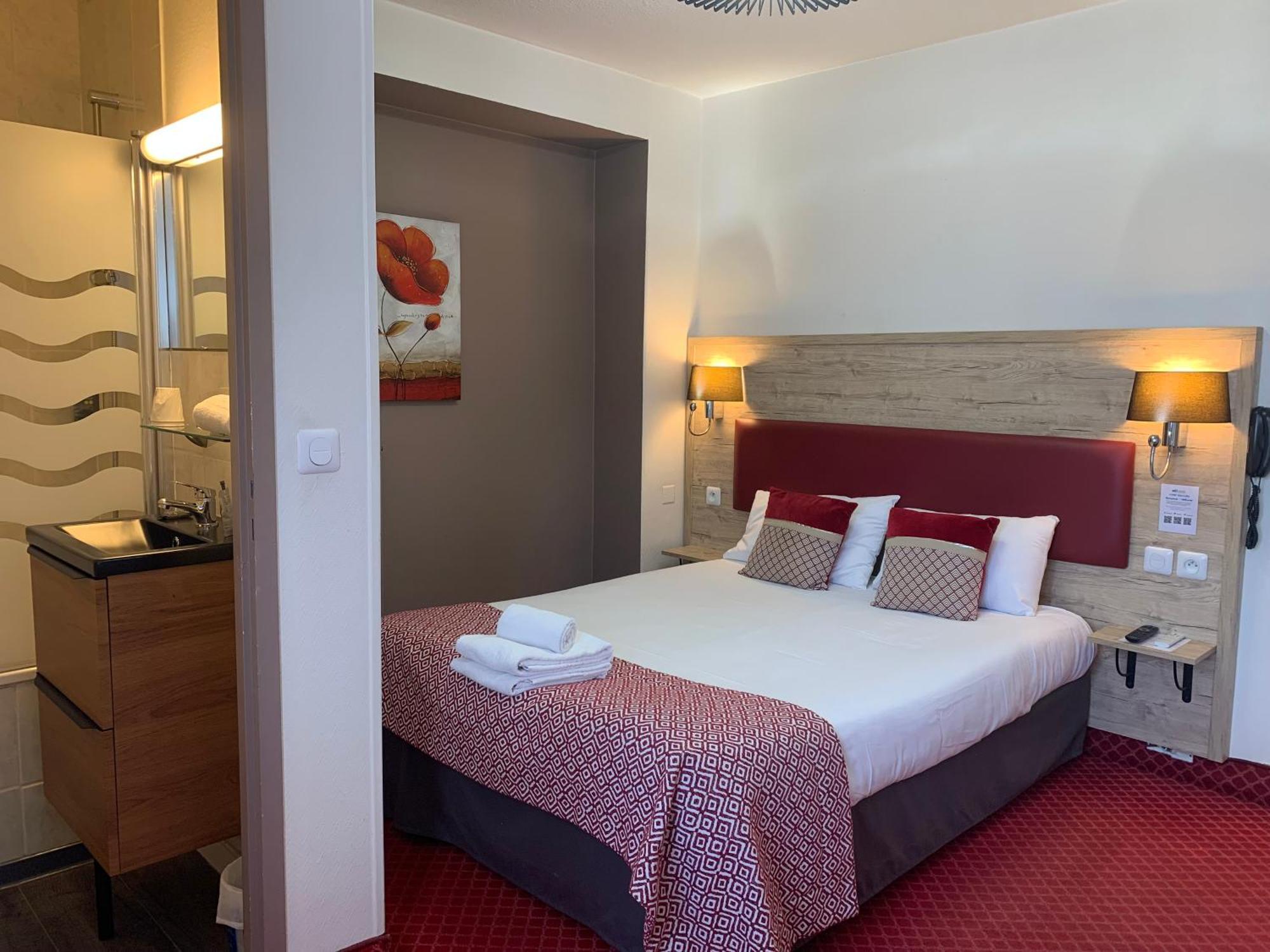 Brit Hotel Bleu Nuit Сент Экстерьер фото