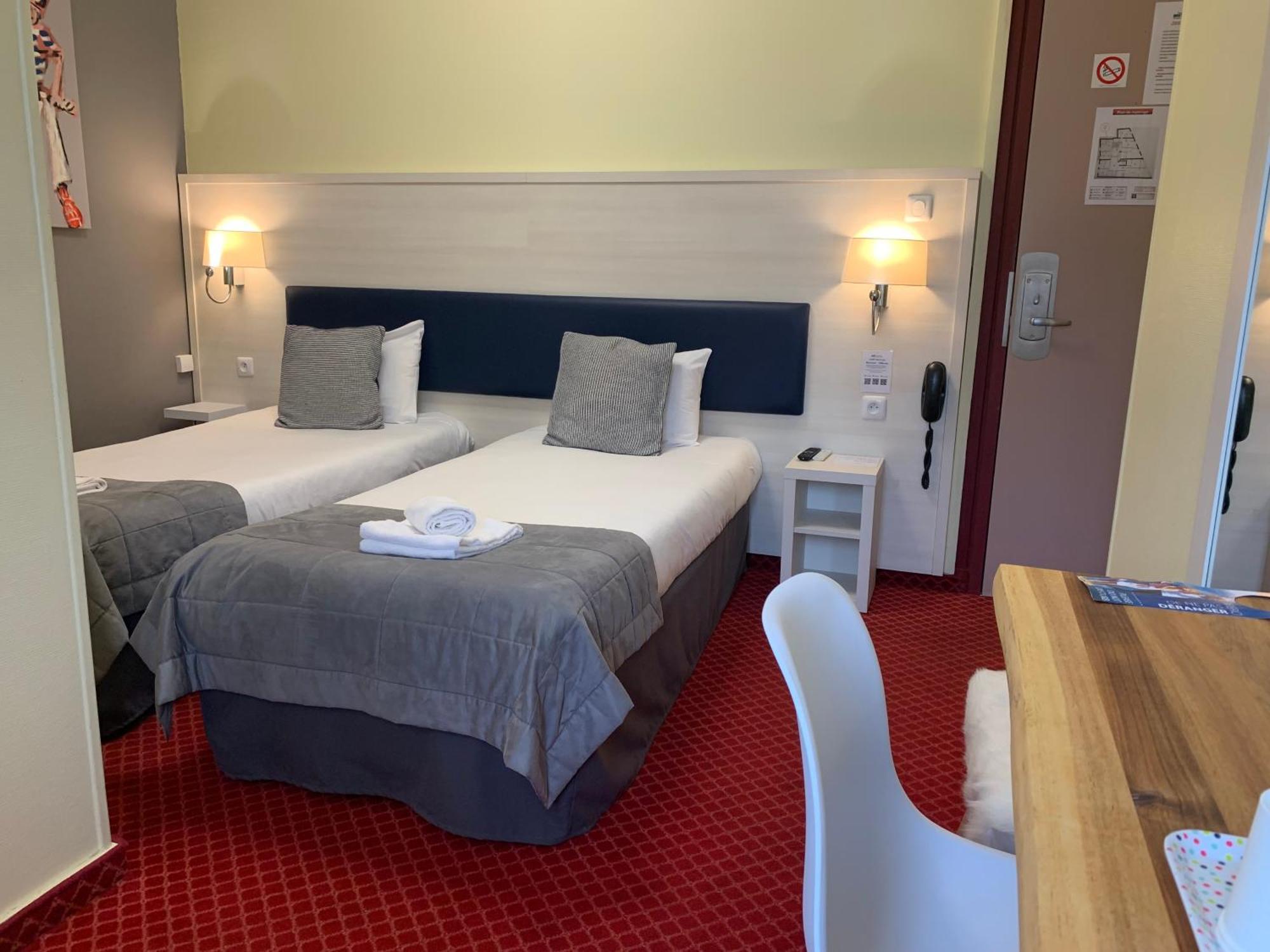 Brit Hotel Bleu Nuit Сент Экстерьер фото
