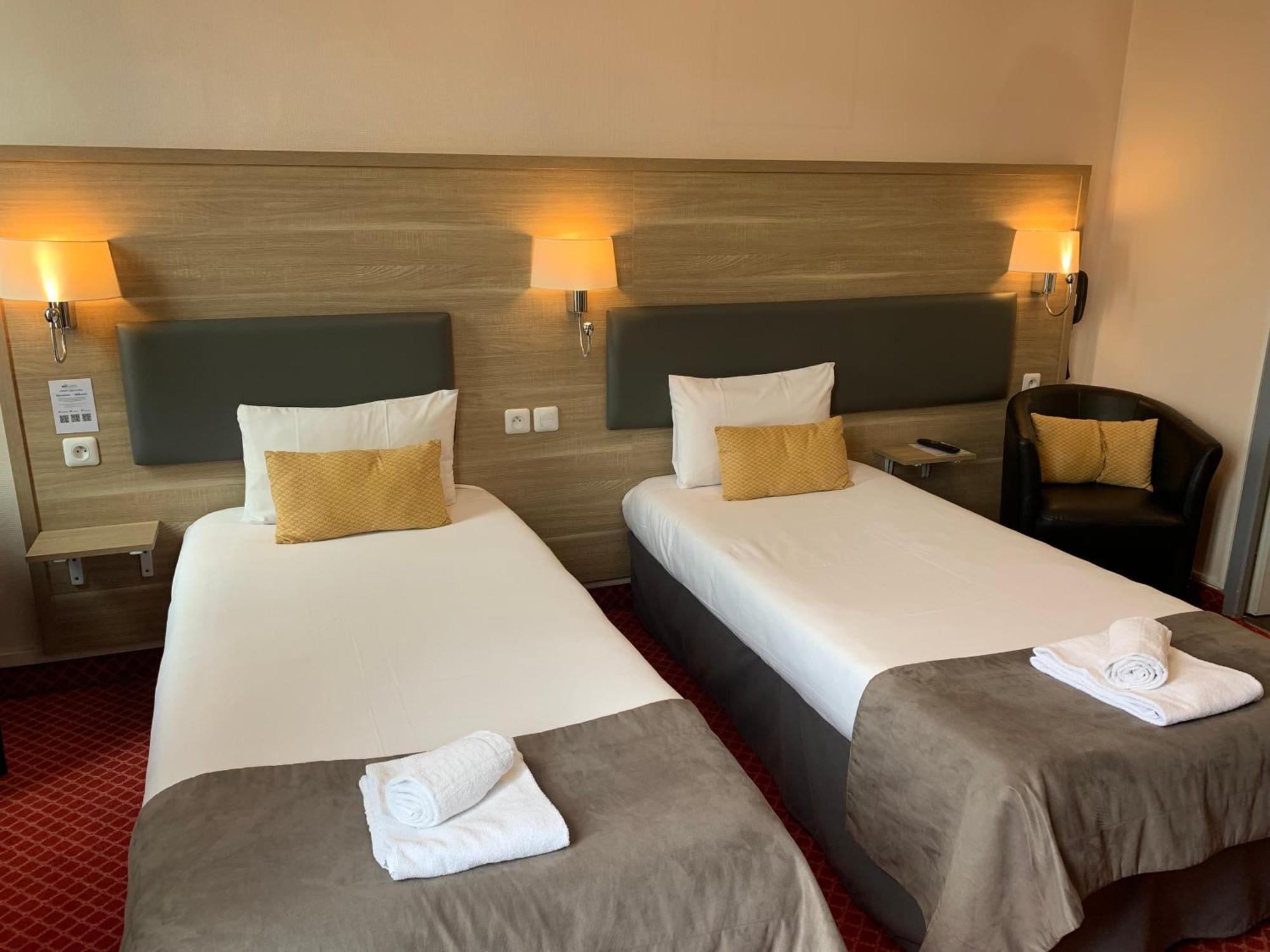Brit Hotel Bleu Nuit Сент Экстерьер фото