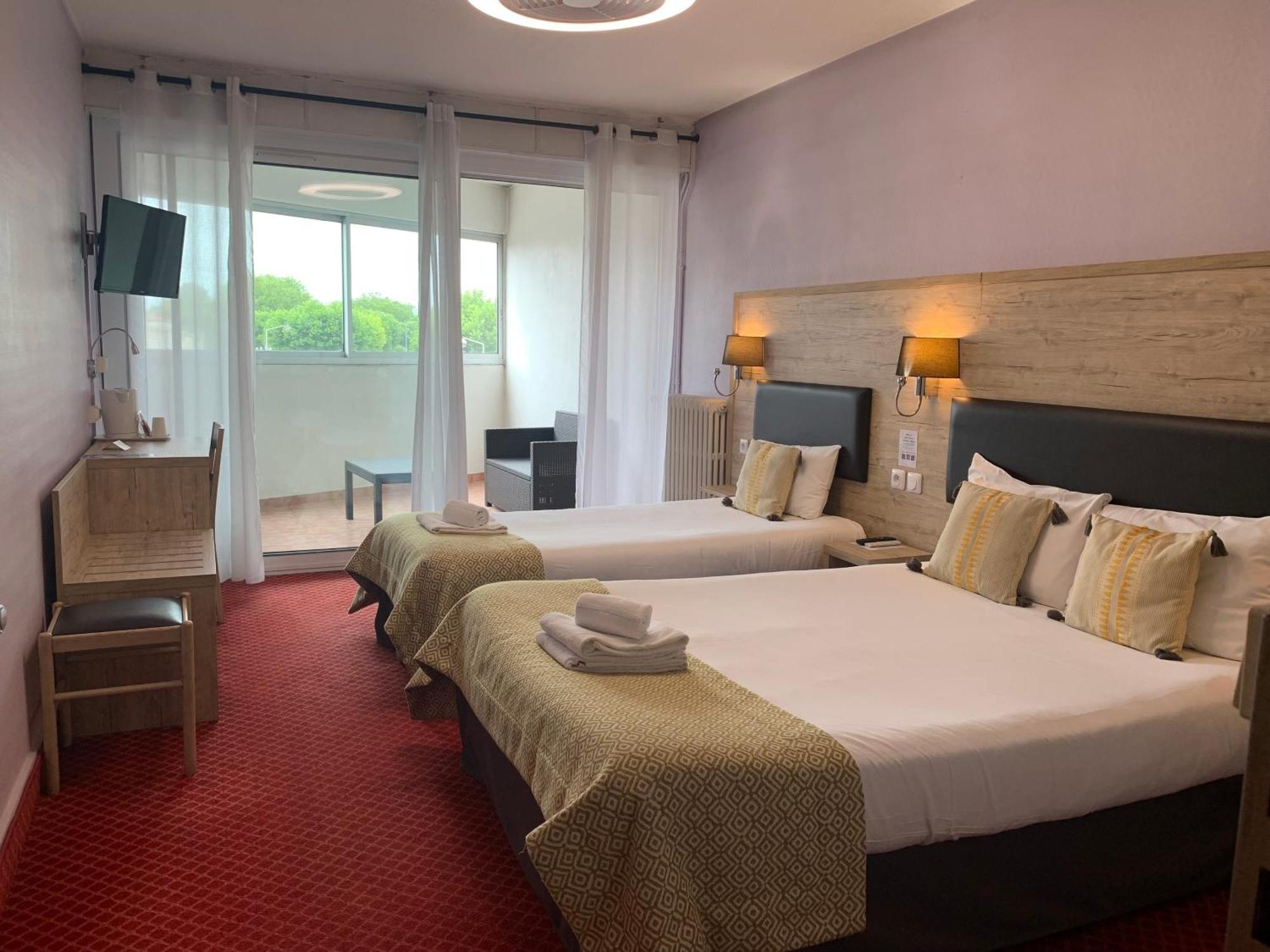 Brit Hotel Bleu Nuit Сент Экстерьер фото