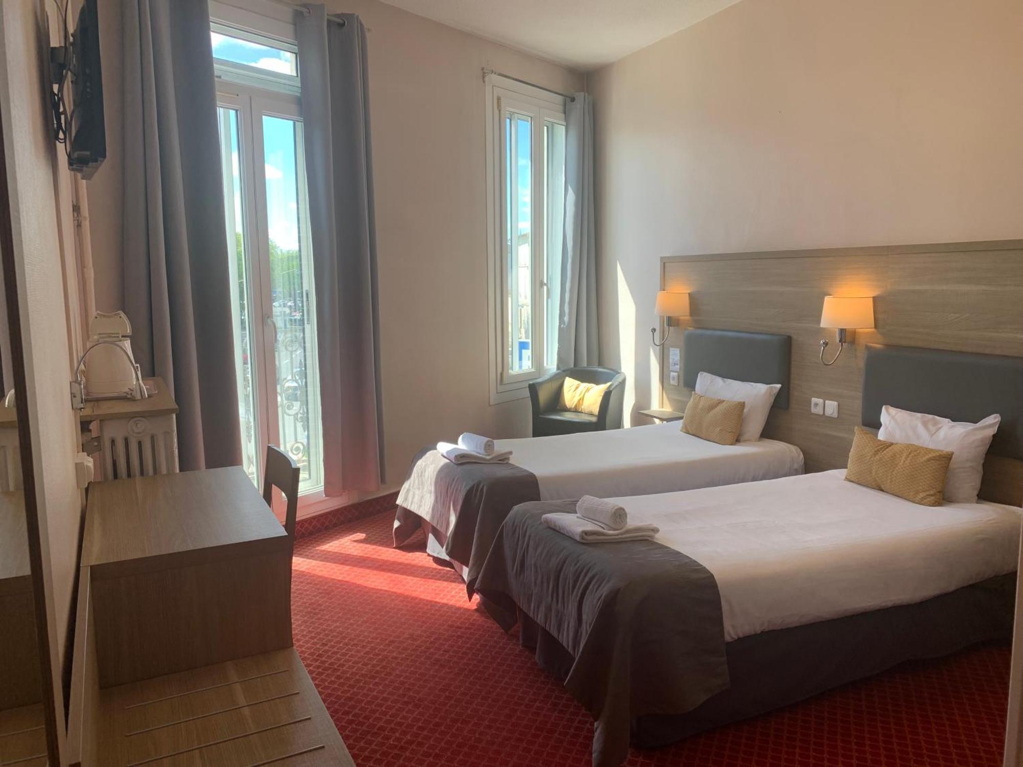 Brit Hotel Bleu Nuit Сент Экстерьер фото