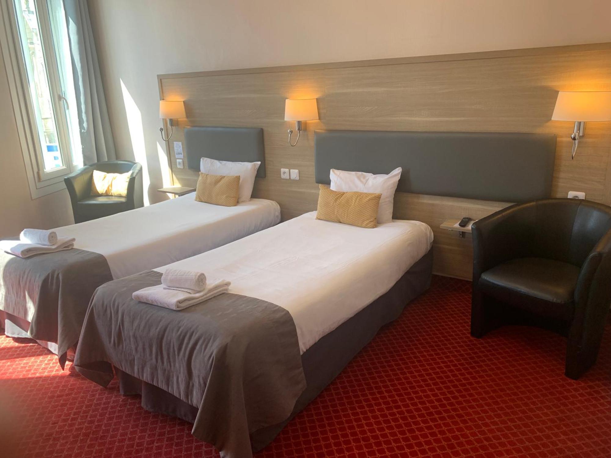 Brit Hotel Bleu Nuit Сент Экстерьер фото